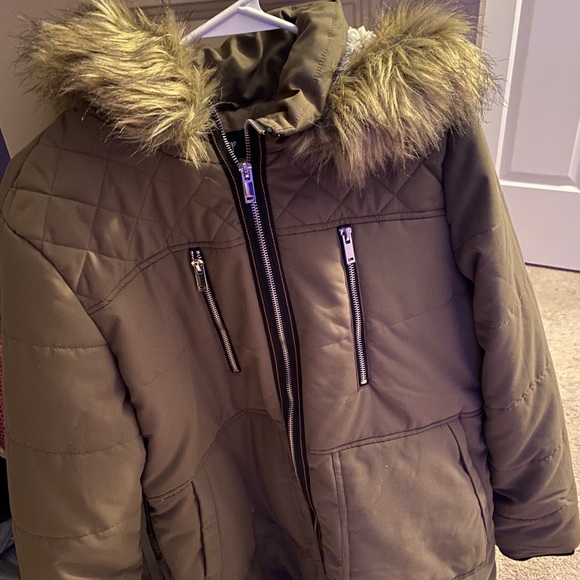 Coat w/ Fur hood - Picture 1 of 1